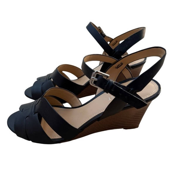 NINE WEST Black Sandals w/ Buckle Strap Women 7.5 7-1/2 M - Picture 1 of 6